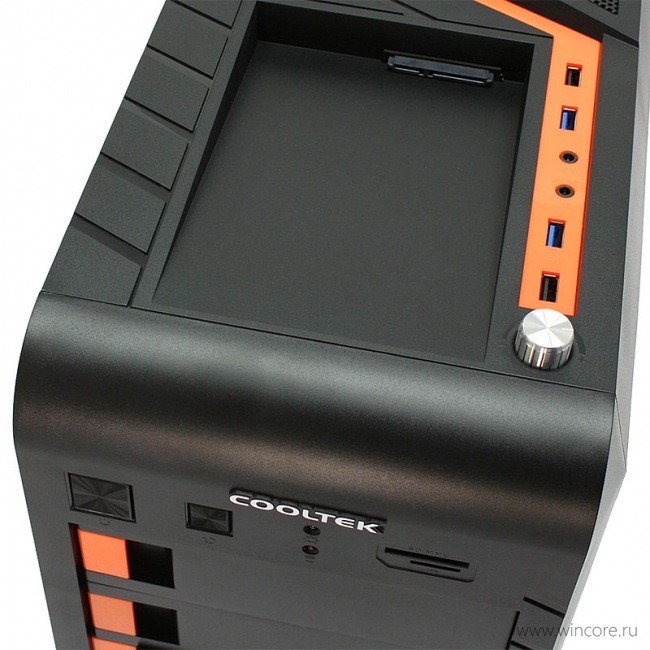CoolTek GT-04 — корпус для игровых компьютеров со встроенной док-станцией