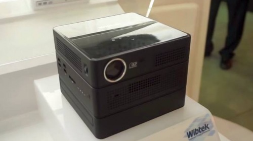 Wibtek Q7 — модульный компьютер с проектором и собственной батареей