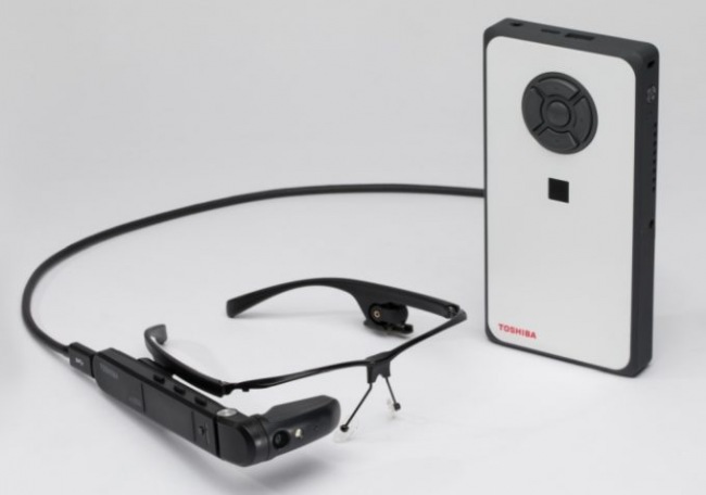 Toshiba dynaEdge AR Smart Glasses — компактный портативный компьютер с носимым экраном