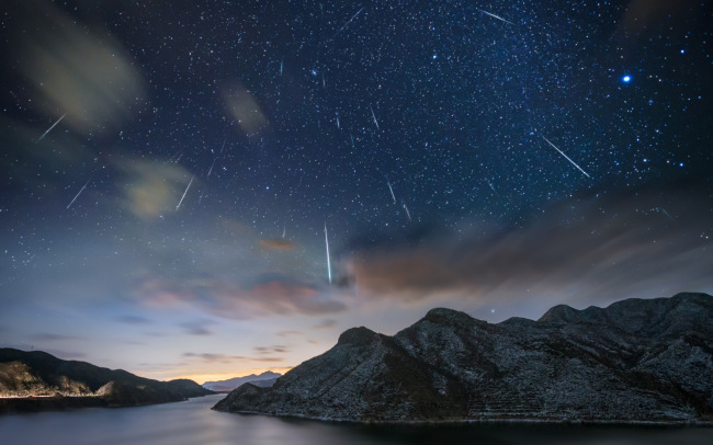 Meteor Showers — окно в звёздное небо