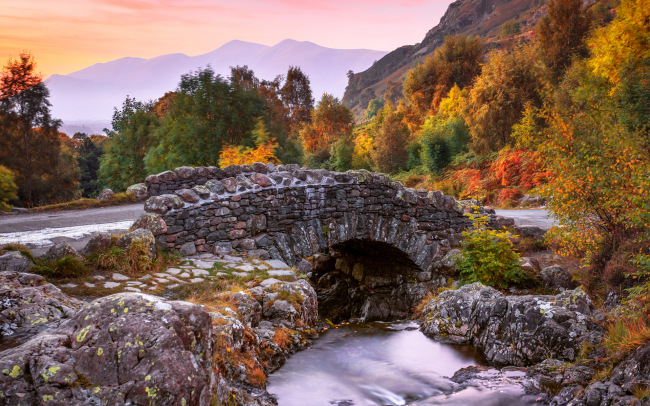 Bridges in Autumn — переходим по осеннему мосту