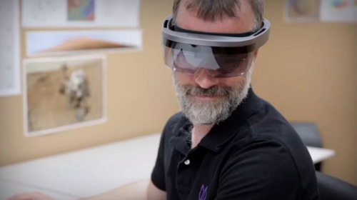 Неизвестный прототип HoloLens засветился в видео от NASA
