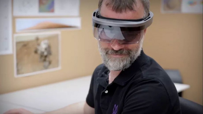 Неизвестный прототип HoloLens засветился в видео от NASA