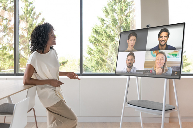 Surface Hub 2S     