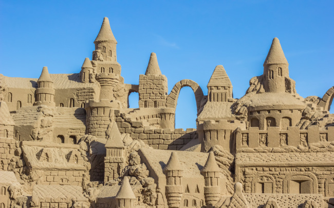 Sandy Castles — море, песок, замки